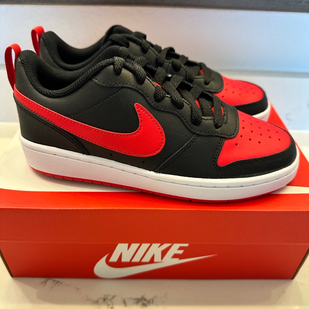 NIKE BOYS BIG KID COURT BOROUGH 2 LOW SNEAKER - BLACK